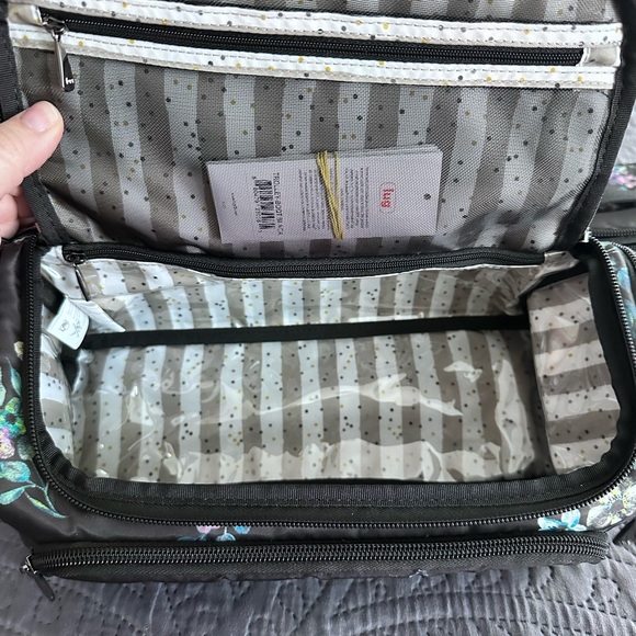 Lug Bouquet Black Trolley Set - Picture 3 of 3